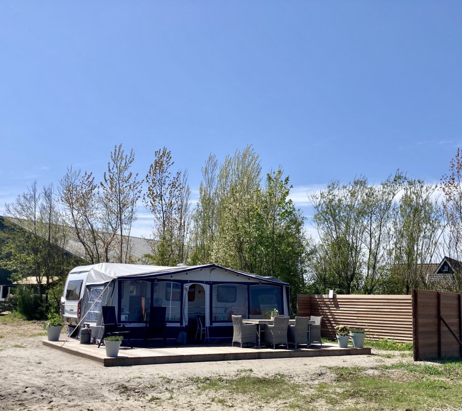 tabbert vooraanzicht van ver.JPG