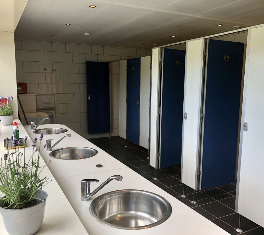 toiletgebouw.jpg